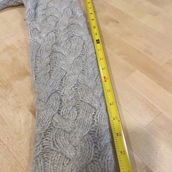 Express Handknit Lambswool size small light gray sweater. {127} - Picture 6 of 8